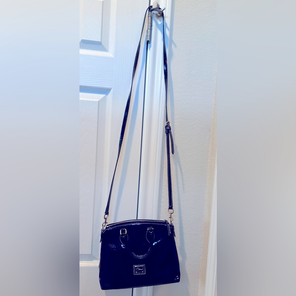 D&B dark blue crossbody bag. Excellent condition.